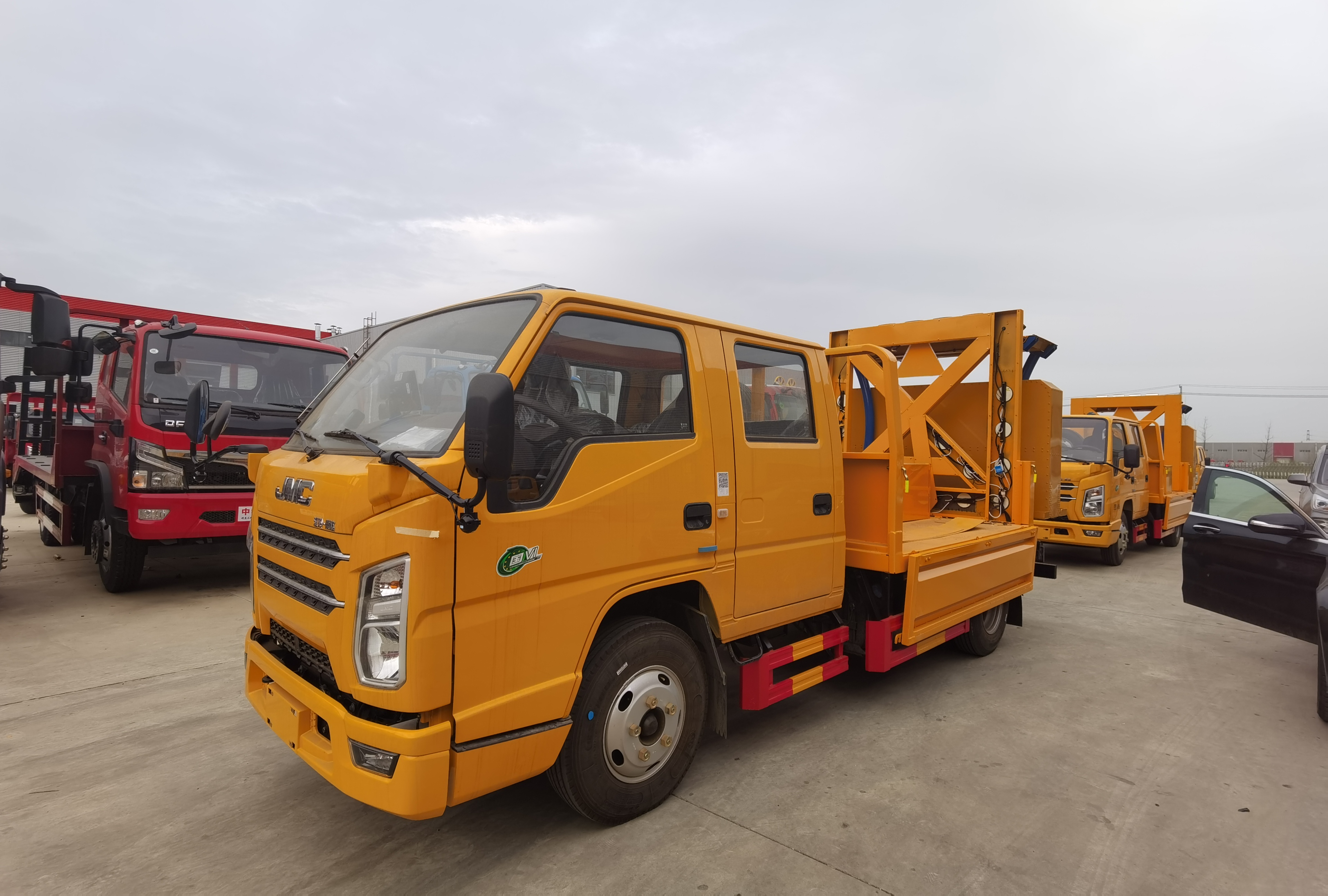 高速施工防撞车租赁电话,高速防撞缓冲车租赁哪家好