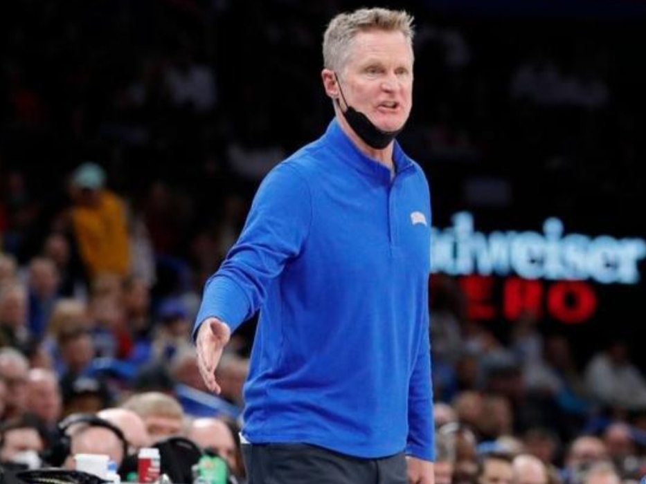 爱德华兹身穿5号球衣图片,美国球衣2022世界杯