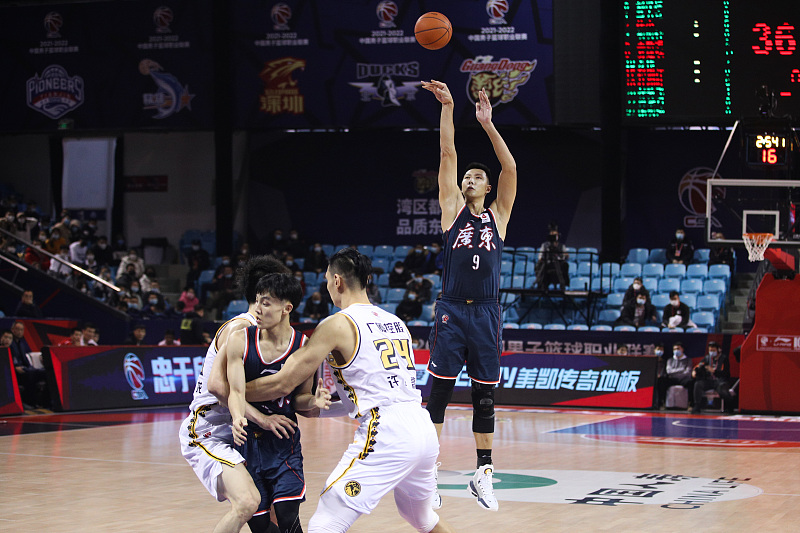 曾繁日垫脚孙铭徽,孙铭徽和曾繁日冲突视频