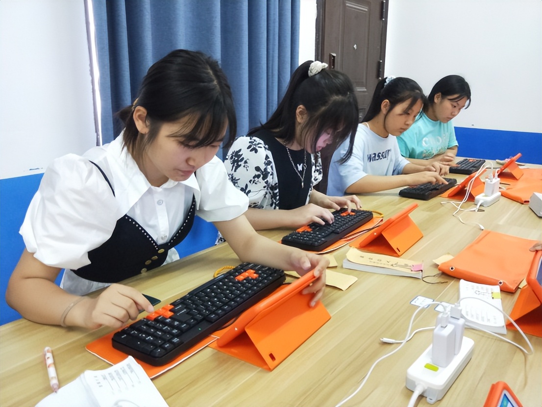 未来有5种文科生地位会上升,赶超理科生薪资,不是没有可能