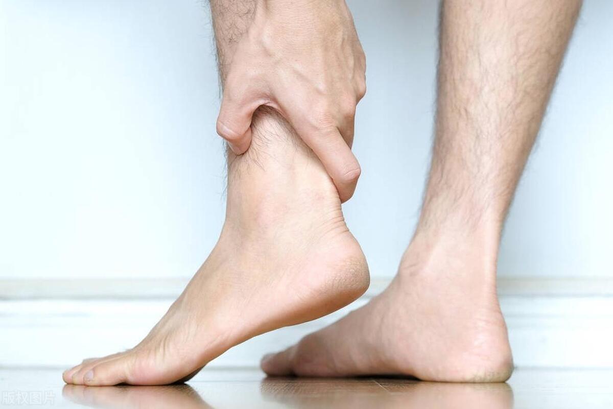 足部手术后肿胀如何处理,足部手术后肿胀发紫怎么消除