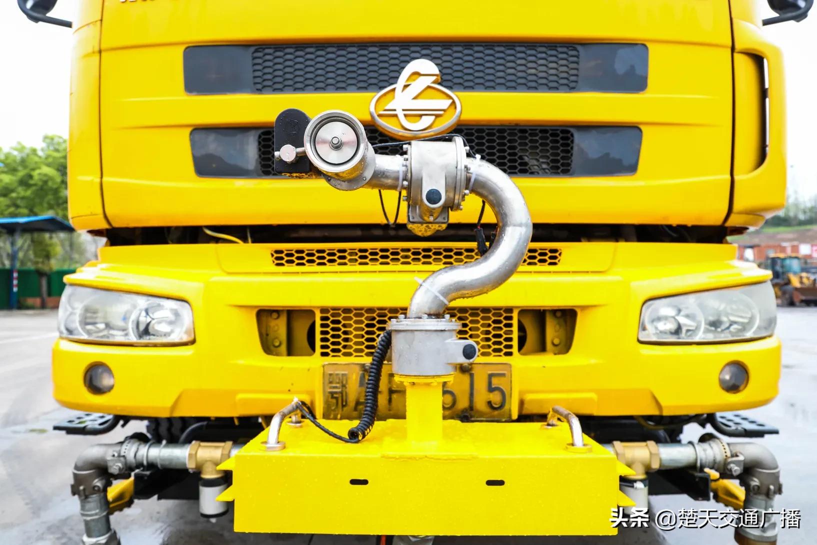 对喷溅扰民说“NO”！武汉市汉阳环卫创新技改洒水车，提升作业精细化水平