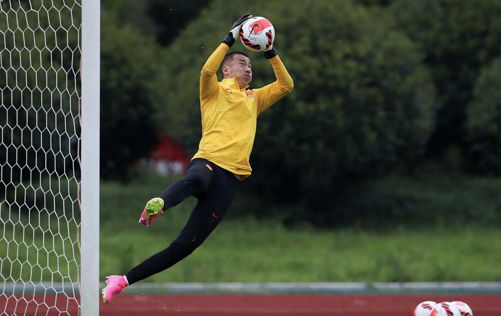 中国男足cctv5vs泰国队,今晚中国男足比赛直播cctv5