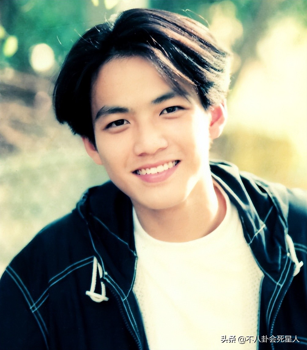 前摄镜头拍人脸为什么变丑,镜头前凹身材