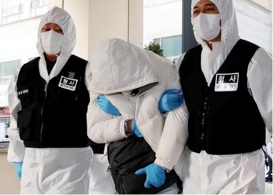 网友吐槽入境韩国被挂牌围观,韩国入境还要不要带黄牌