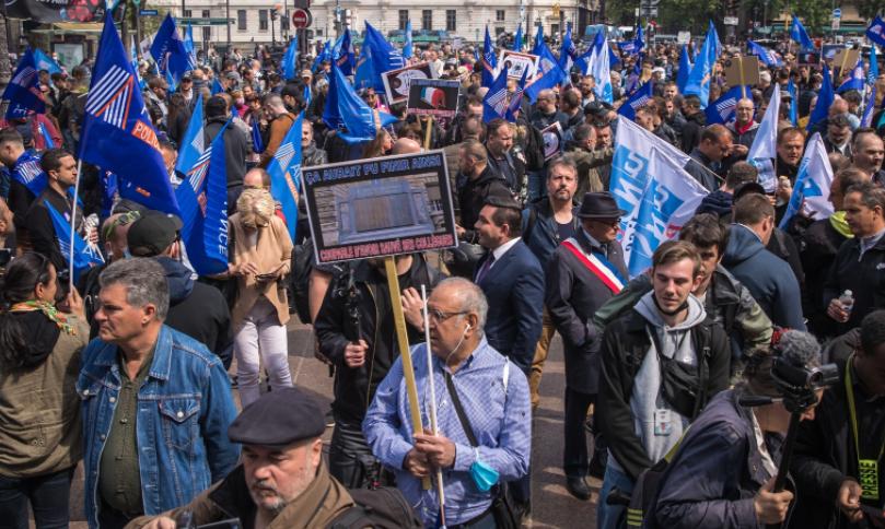 鏃ユ湰璀︽柟鎵粍琛屽姩鑰佸勾鍗栨帆鍥紮,鏃ユ湰鎵粍浜哄憳