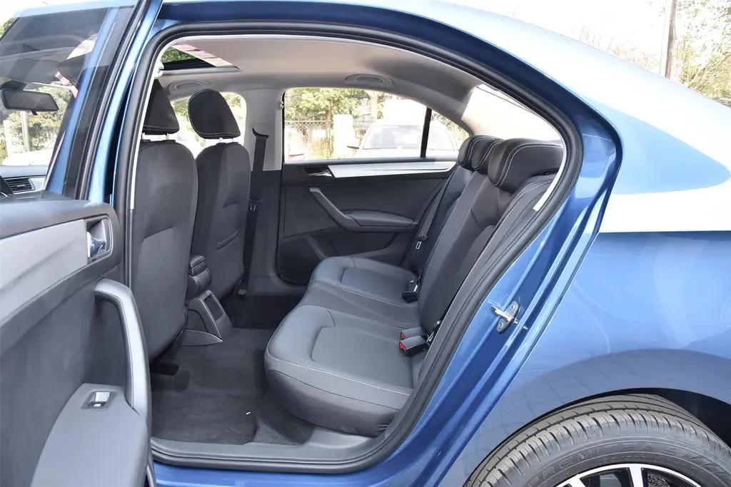 2020款昕锐和2019款桑塔纳,19款斯柯达昕锐到底值不值得买