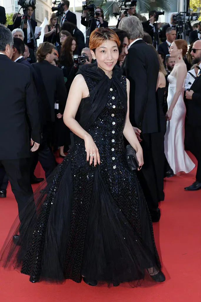 戛纳红毯范冰冰艳压群芳,范冰冰再次惊艳戛纳红毯