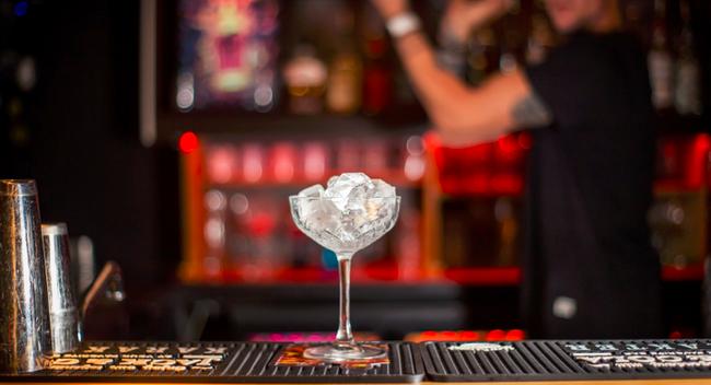 酒吧人的辛苦,酒吧的苦艾酒