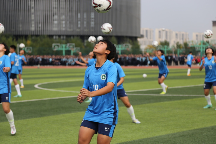 为国出征的女足,历城二中女足出征世界赛