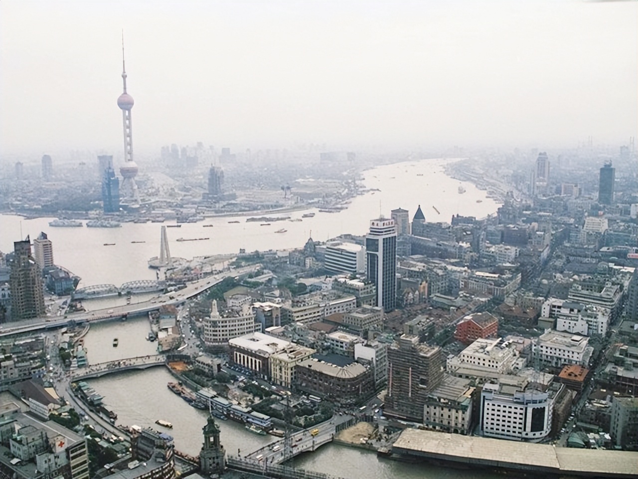 1994年春节，*小平邓**离开上海前对*菊黄**说：这是上海最后的机遇