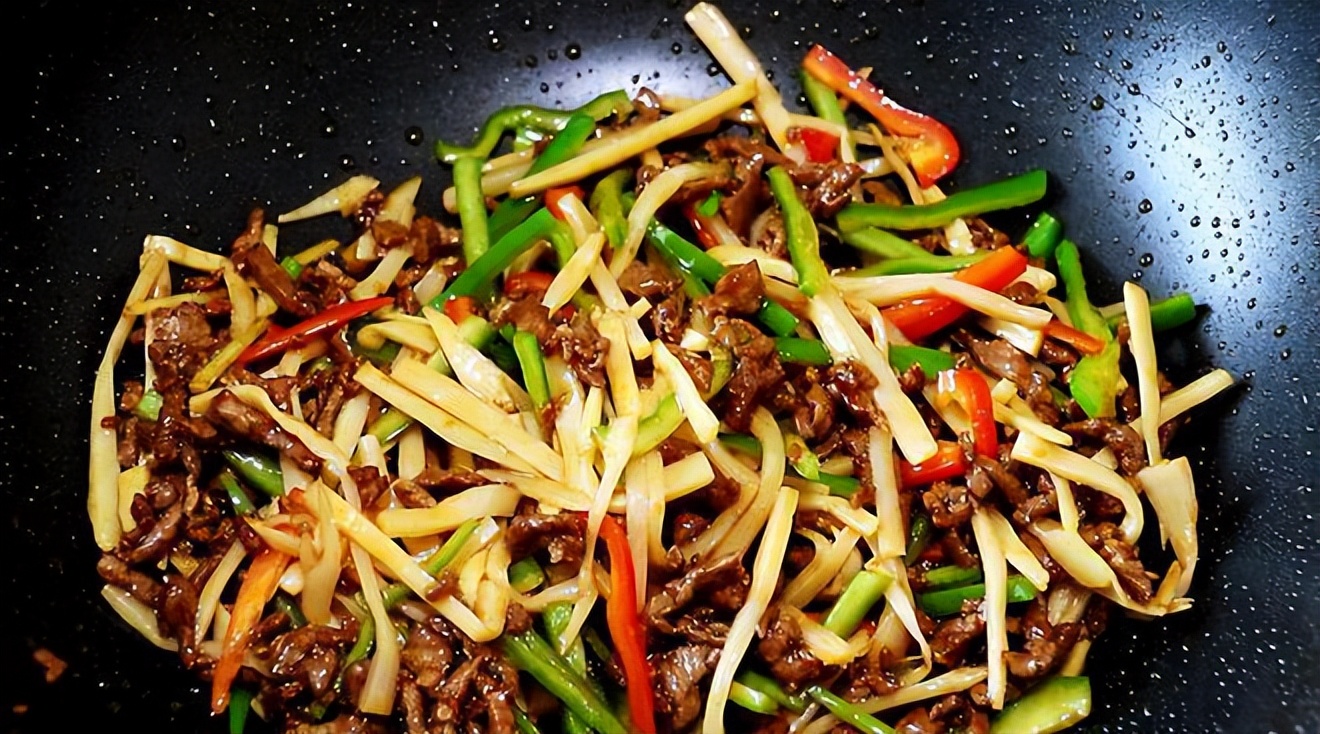 大雪后千万别忘了家人吃什么,大雪将至天气寒冷注意保暖