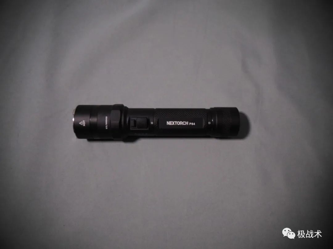 纳丽德手电筒p82测评,新标准战术手电对比纳丽德p80