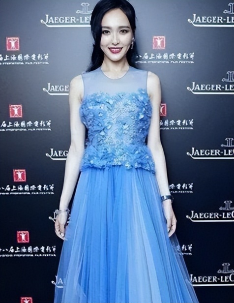 资本弃子唐嫣：获罗晋宠爱用四万手机壳，穿假货得罪苏芒遭封杀