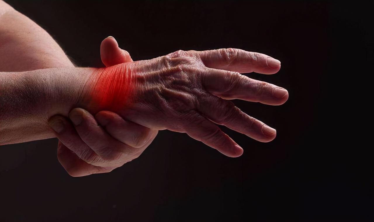 早上起床手指麻木不能动是怎么了,起床后手指僵硬发麻是什么原因