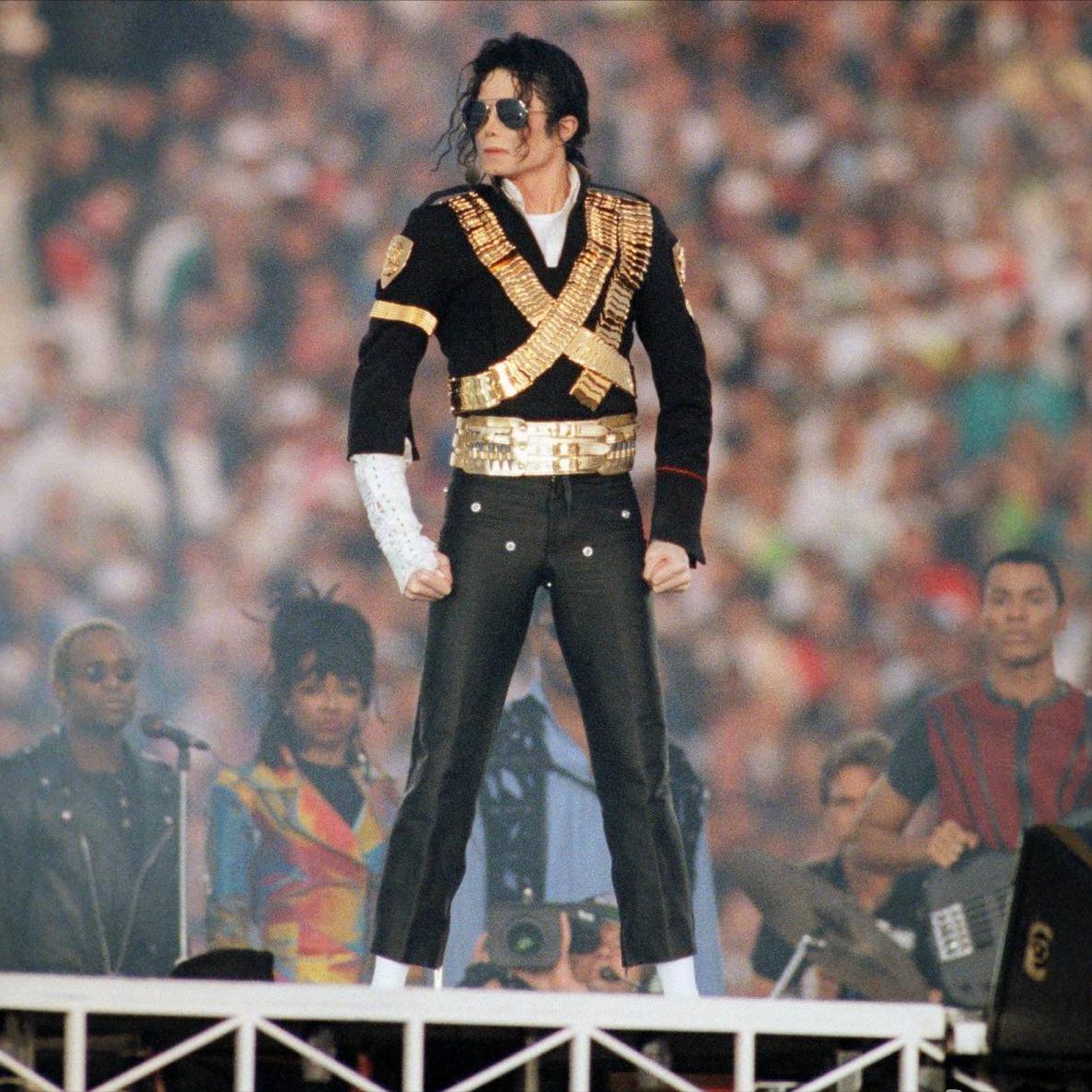 大洋彼岸的超级碗，堪称“美国人的春晚”，百年橄榄球比赛盛宴