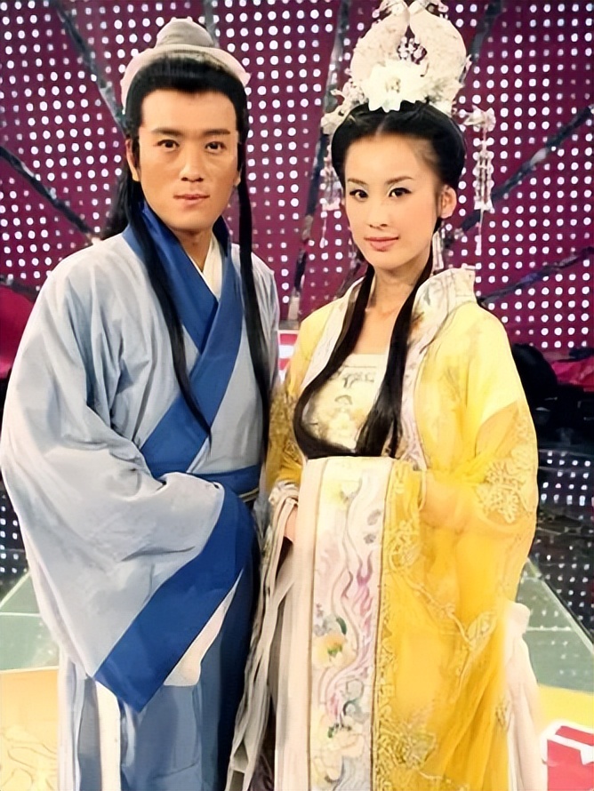 藏了8年才公开身份,藏了八年的秘密被妻子发现