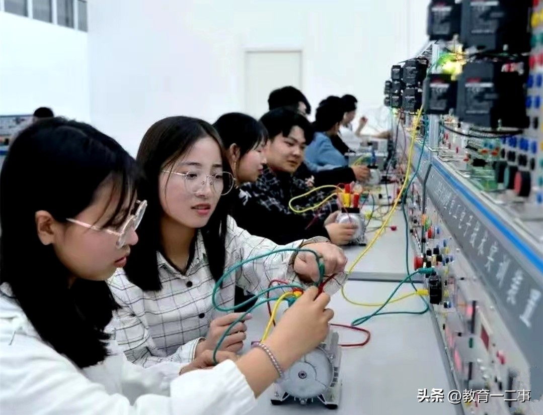 高三就业前景好的专业,读文科哪些专业好就业工资高