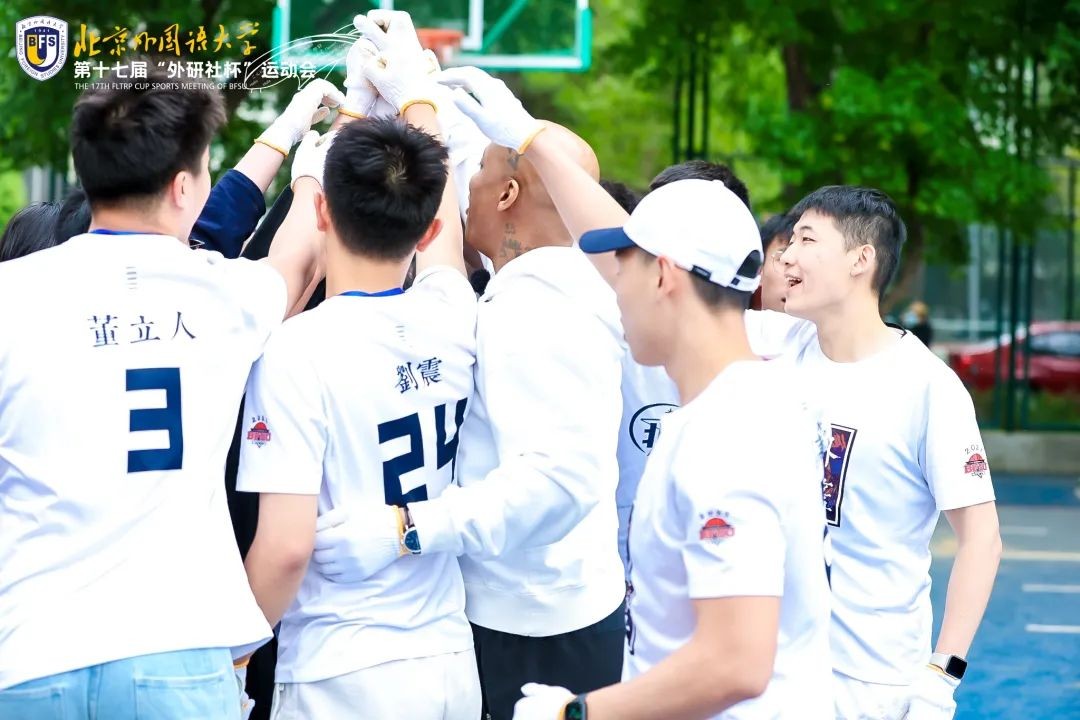 中国大学篮球比赛高燃,世界冠军助阵表演视频