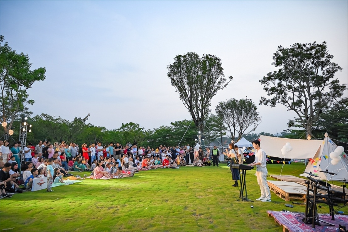 郁金香主题公园稻草人,2022年郁金香花海贵州