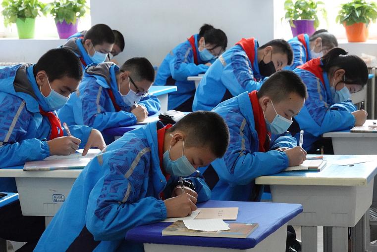 小学生住校想家了特别想哭怎么办,当住校的孩子说想家该怎么办