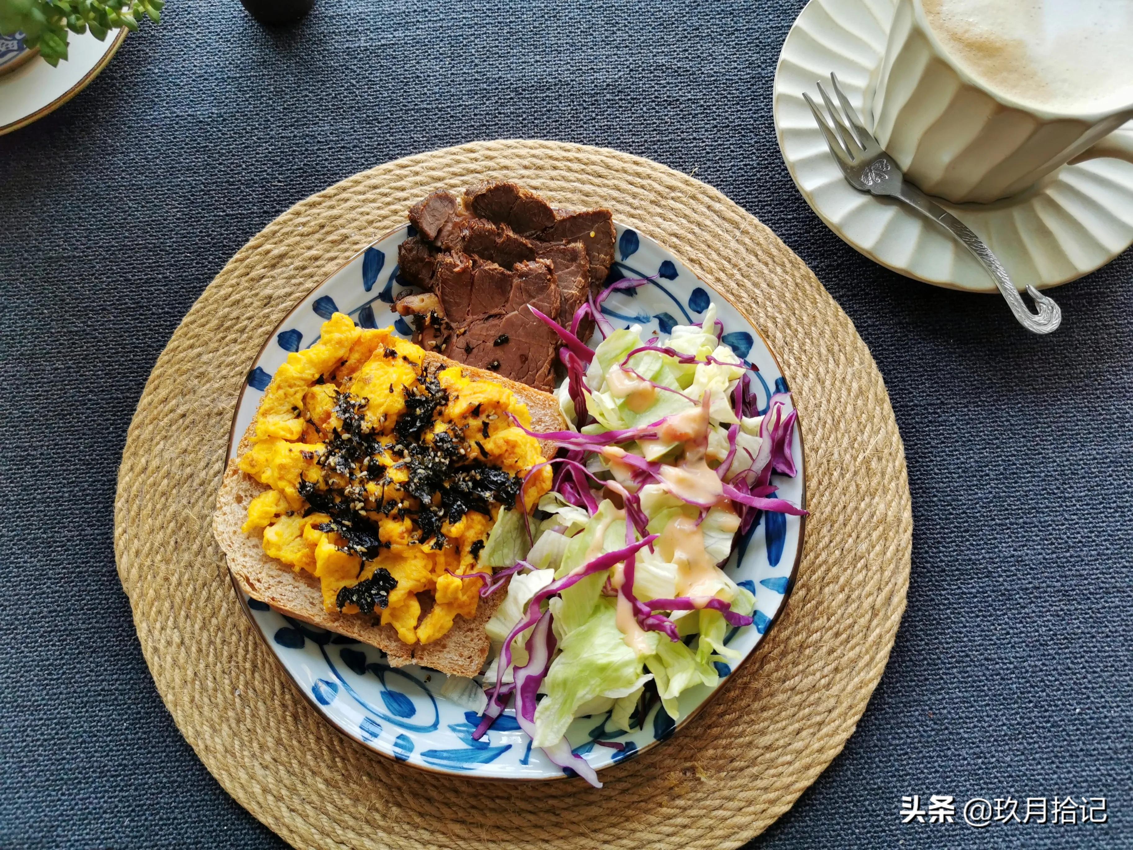 高中生学习紧张早餐别总牛奶面包，每天营养丰富换样吃用陪伴减压