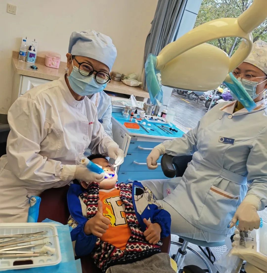 4岁宝宝看牙医不配合怎么办,看牙孩子不配合