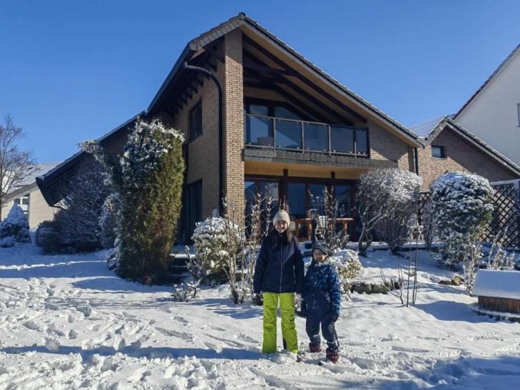 我80后，德国老公是大学教授，却没房没车没存款，月薪只有2000元