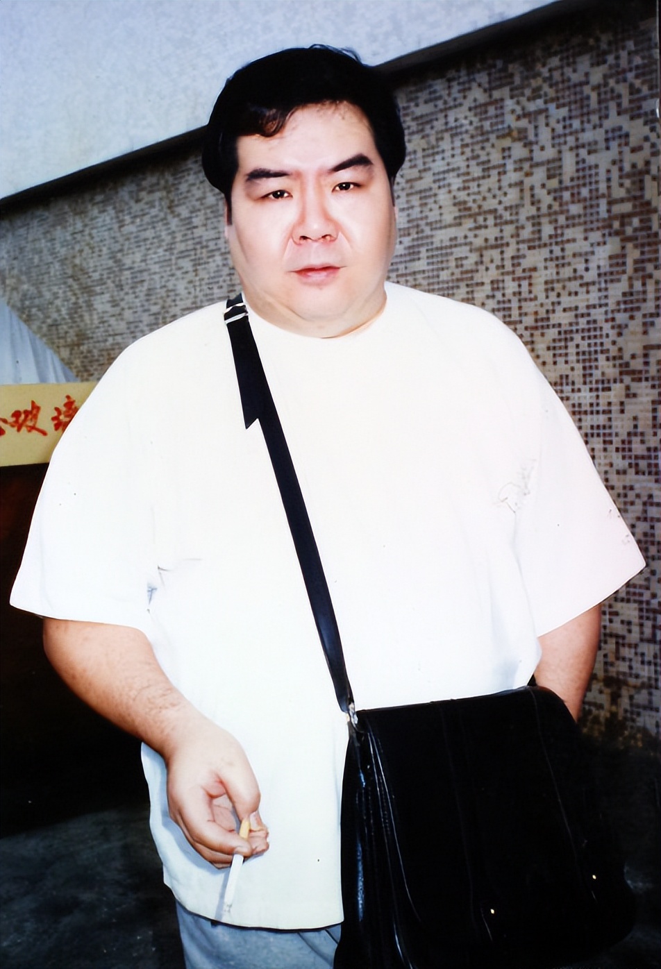 过气老戏骨窘况:农村走穴、直播捞金、情史混乱,晚节还值钱吗?