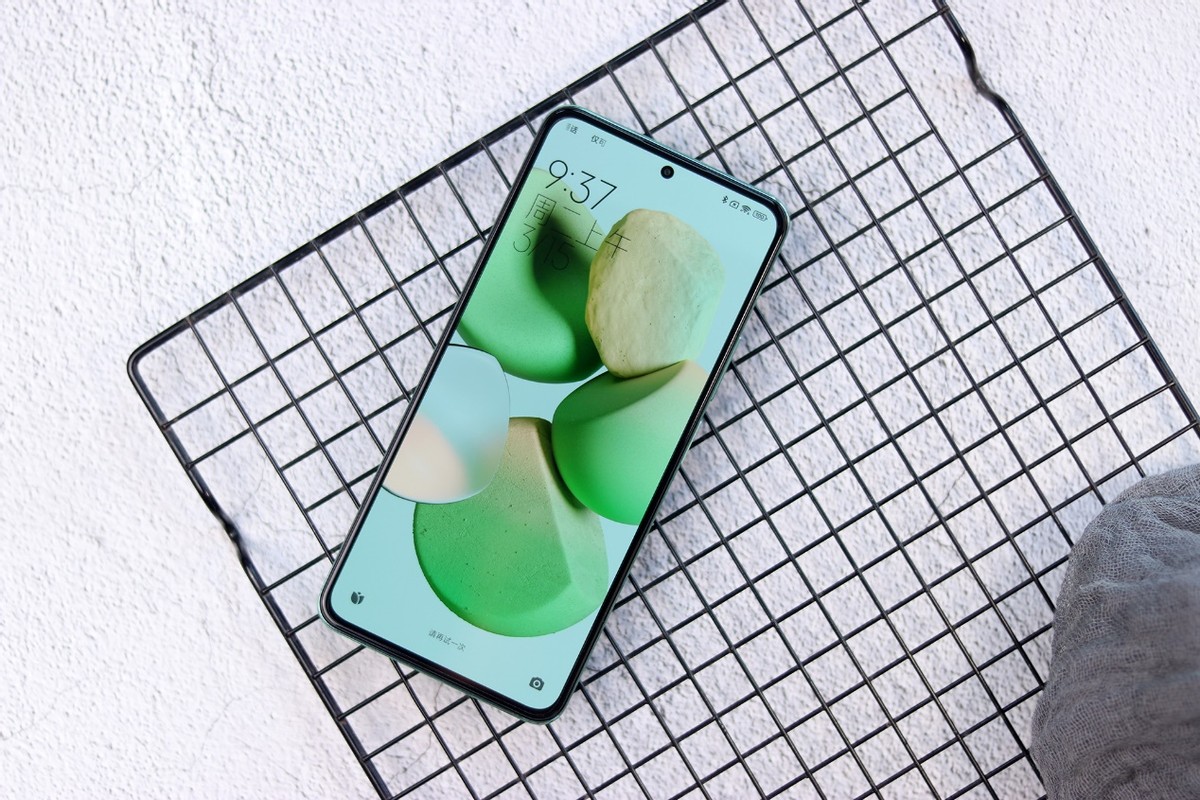 三星2K屏幕+5500mAh，12GB+512GB版跌至1799元，堪称性价比之王