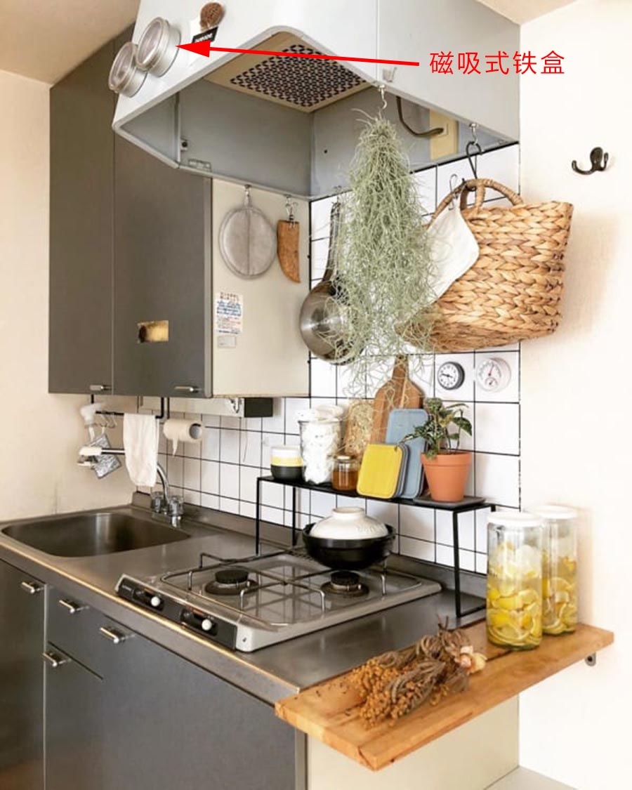 厨房有个大夹缝怎么设计柜子,厨房这样改造收纳空间大一倍