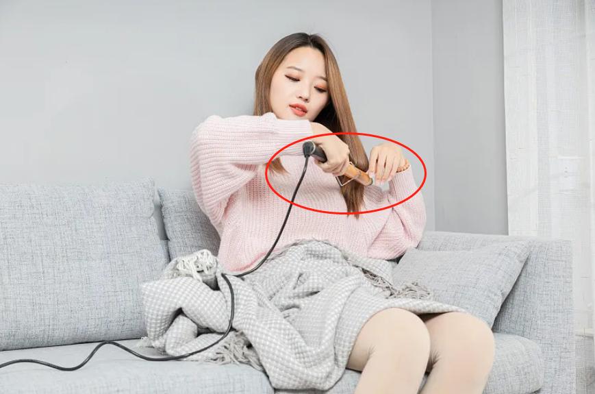 为什么头发越长越分叉,为什么头发一长就容易分叉