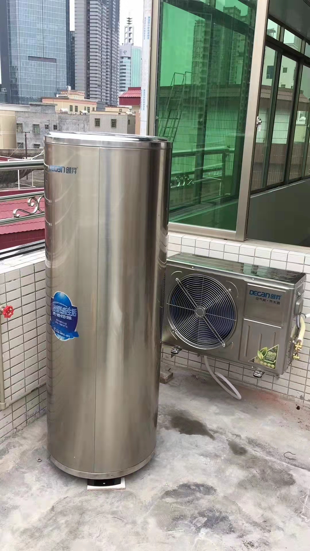 燃气热水器与空气能热水器哪个好,300升空气能热水器适合多少人