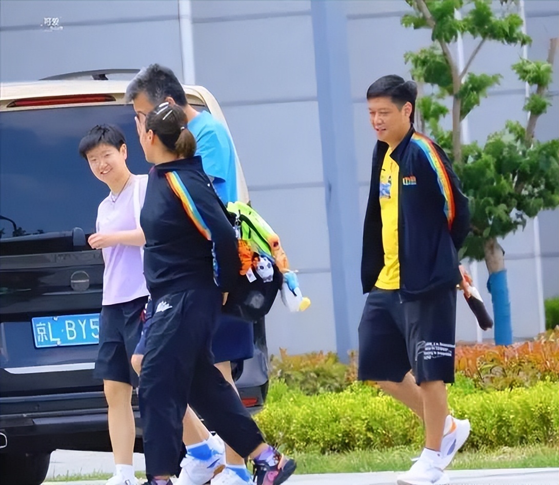 孙颖莎教练邱贻可评价孙颖莎,邱贻可孙颖莎初次见面