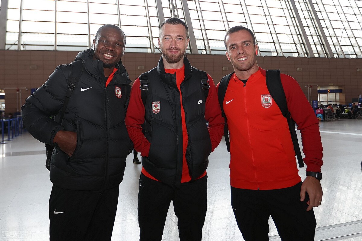 中超争冠与保级组形势初现端倪,中超首轮黑马比赛