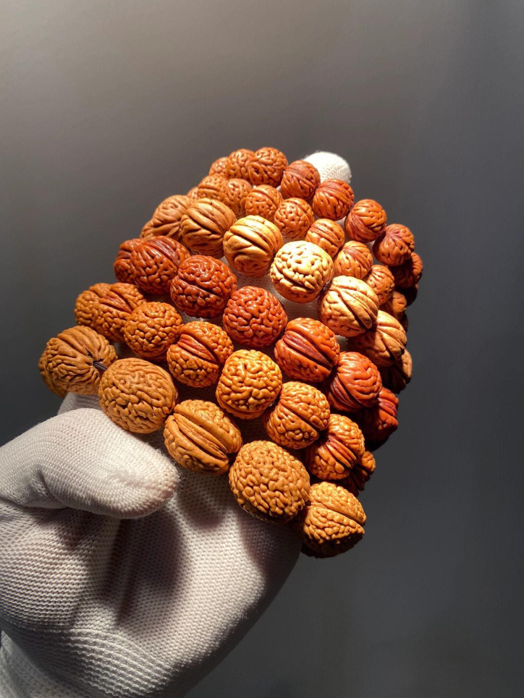 桃核雕刻手串盘玩后效果,吃文玩核桃