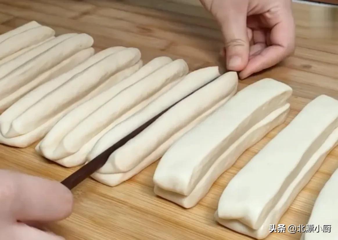 自制油条的简单做法晚上和面,自制小油条简单做法用什么水和面