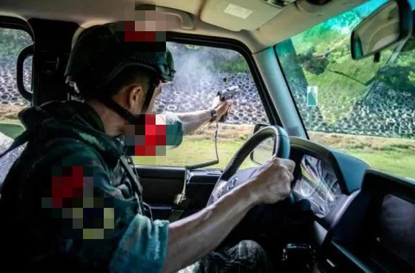 两个兵王叛逃，与一千多军警对峙3天，放大火烧山才将他俩制服！