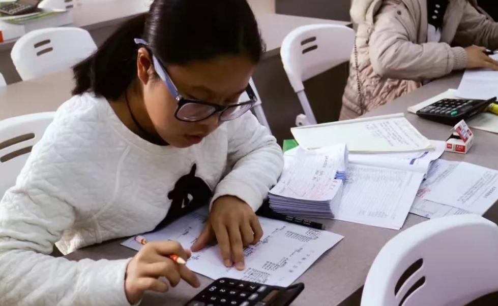 文科生学什么专业才能挣大钱,文科专业真的很难就业吗