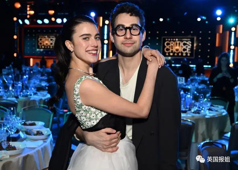 霉霉演唱会美国小姐开场自我介绍,霉霉与打雷姐现身超级碗