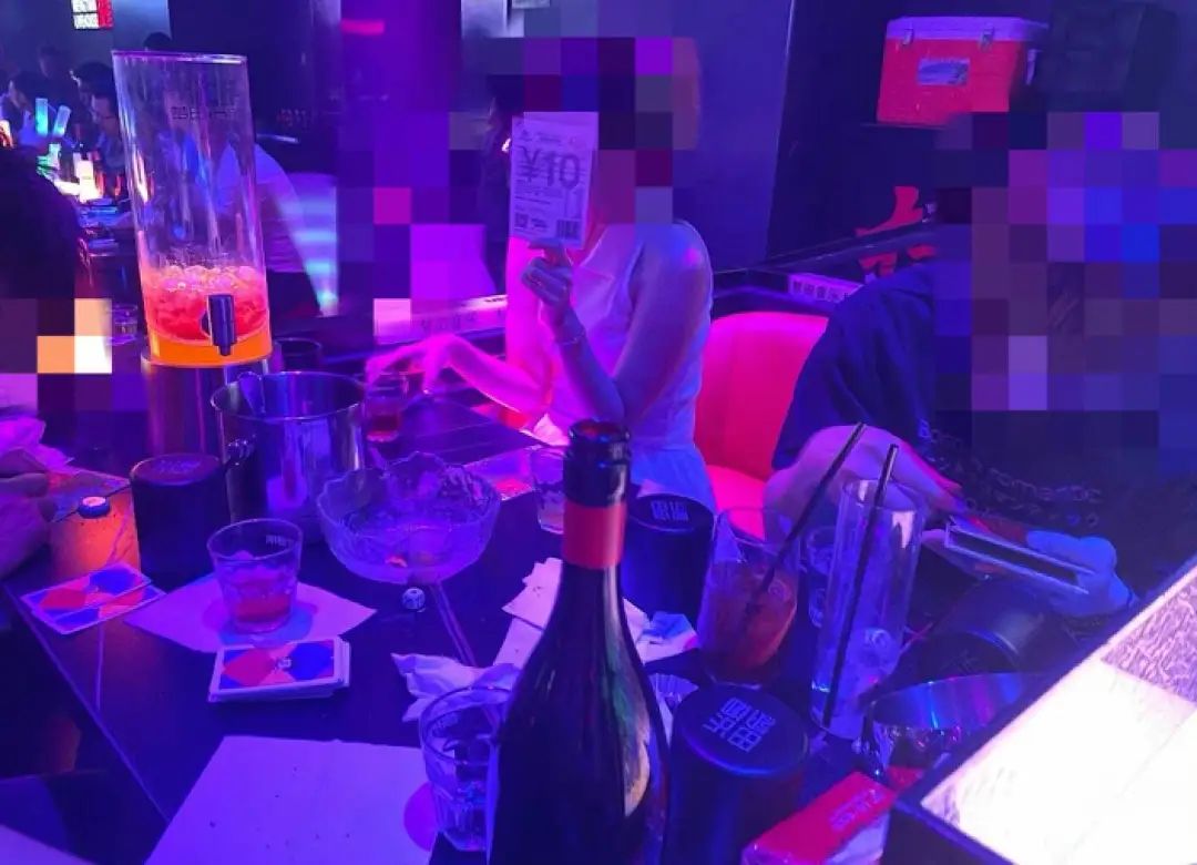 年轻人疯狂买彩票,彩票中了1800万这辈子够花了吗