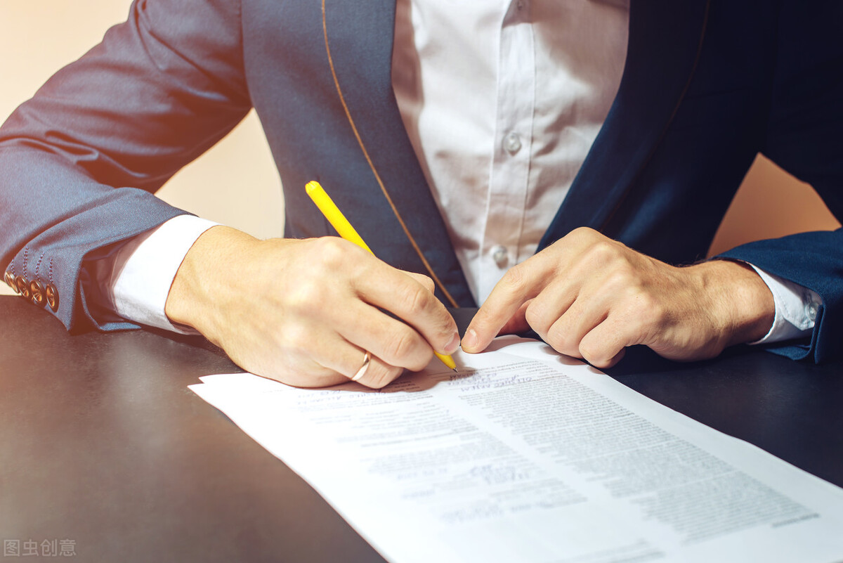 个人工作总结该着手写了！你看这篇万能范文模板怎么样？