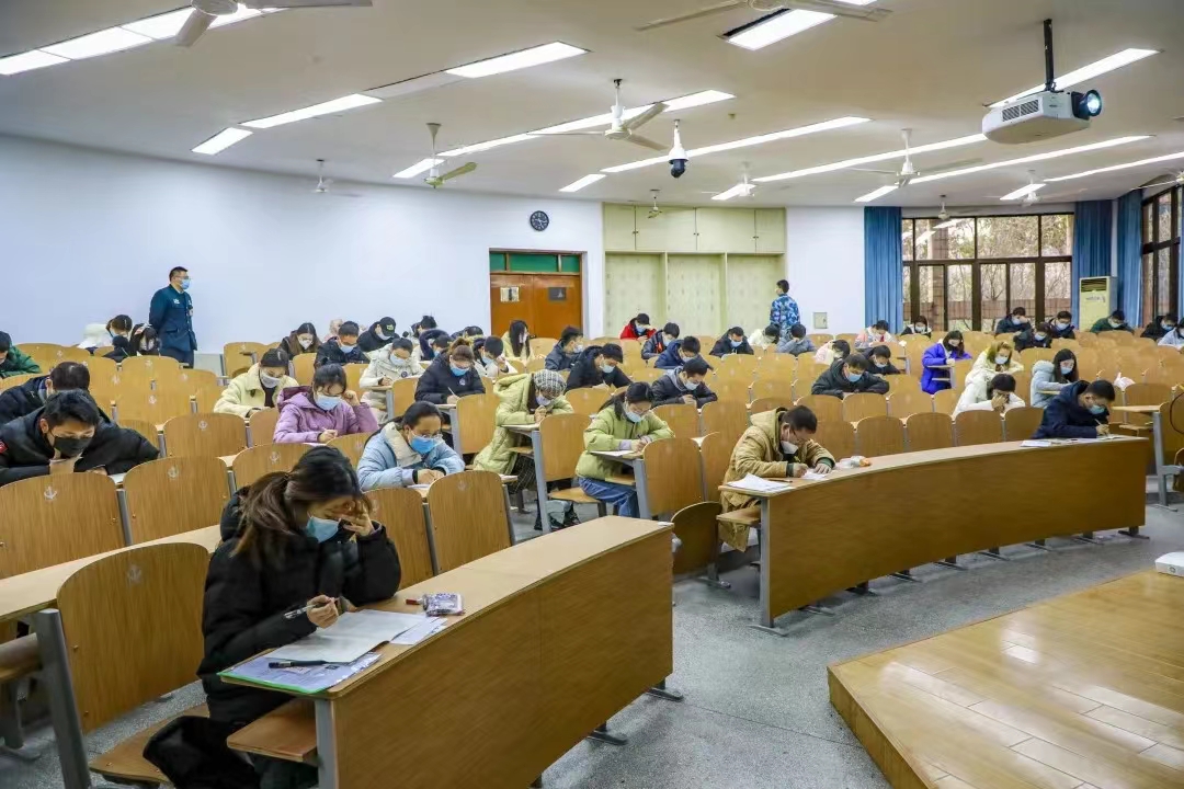 *队军**文职人员工资竟比军官还高，看完这些原因后，不得不说冷知识