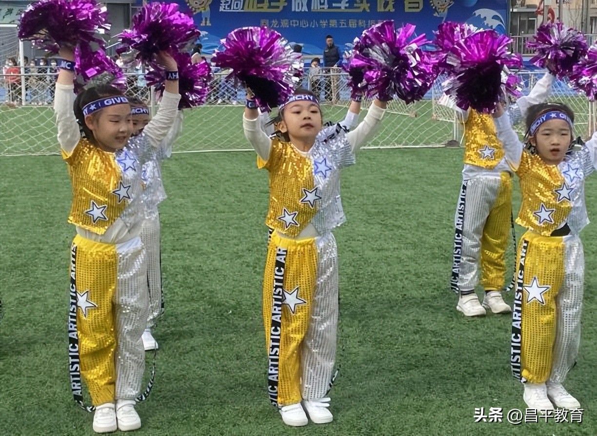 校园足球与世界杯,班里一共48人会踢足球的有22人