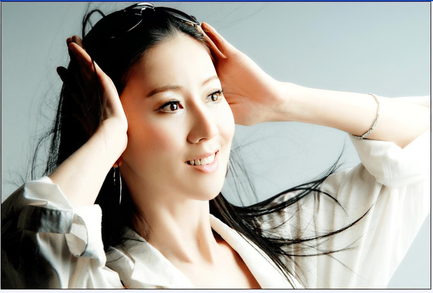 汤加丽太单纯,被人引诱拍出首部明星人体写真,父母不认丈夫离婚