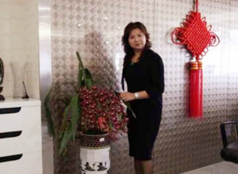 燕窝当水喝打60万美容针，初中文凭的李宝华，背后的30亿有多疯狂