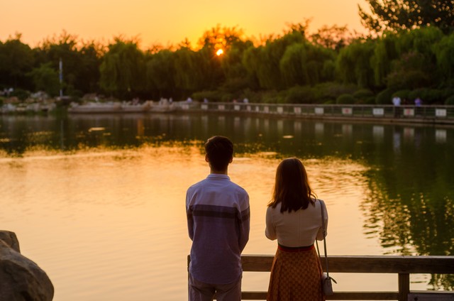 我与黑人小哥甜蜜初恋，结果是个圈套，回国后又惨遭大帅哥退婚