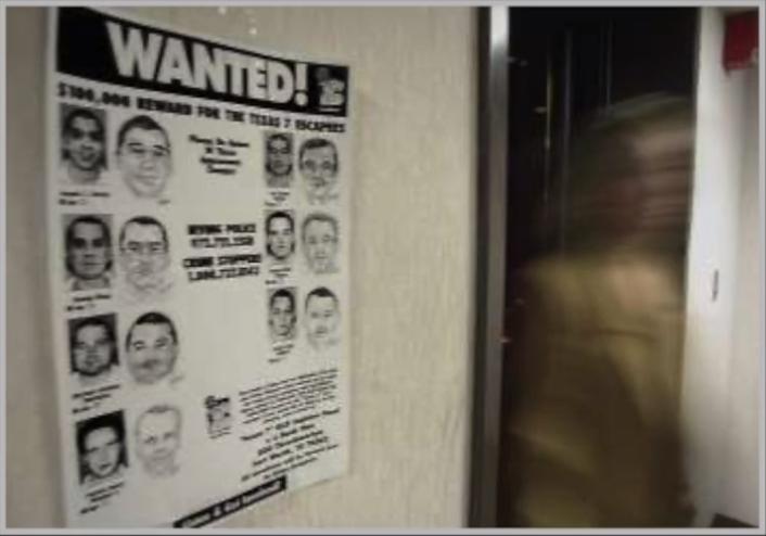 囚犯硬刚狱警，“德州7子”的硬核越狱事件，狱警还挥手示意