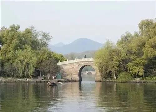 曲院风荷和苏堤断桥的位置,走遍西湖旅游攻略