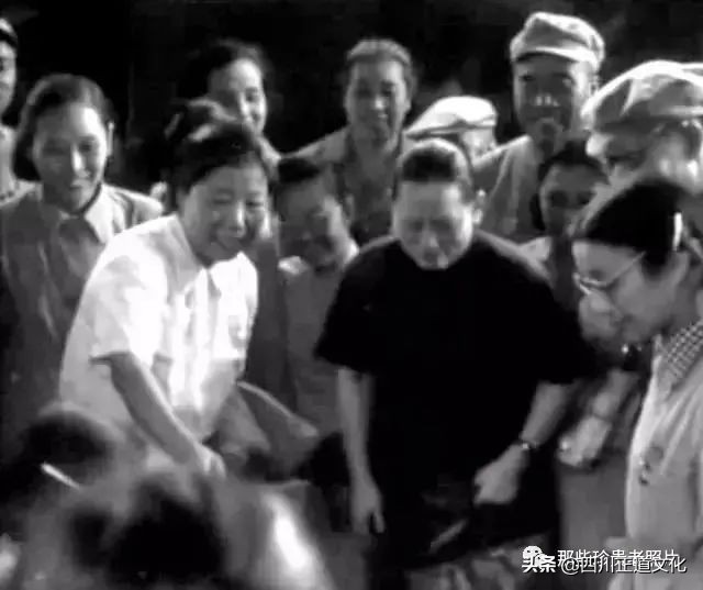 老照片纪念宋庆龄诞辰129周年